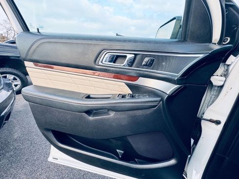 Used 2016 Ford Explorer Platinum image 23