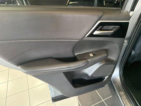 Used 2024 Mitsubishi Outlander SE Black Edition image 24