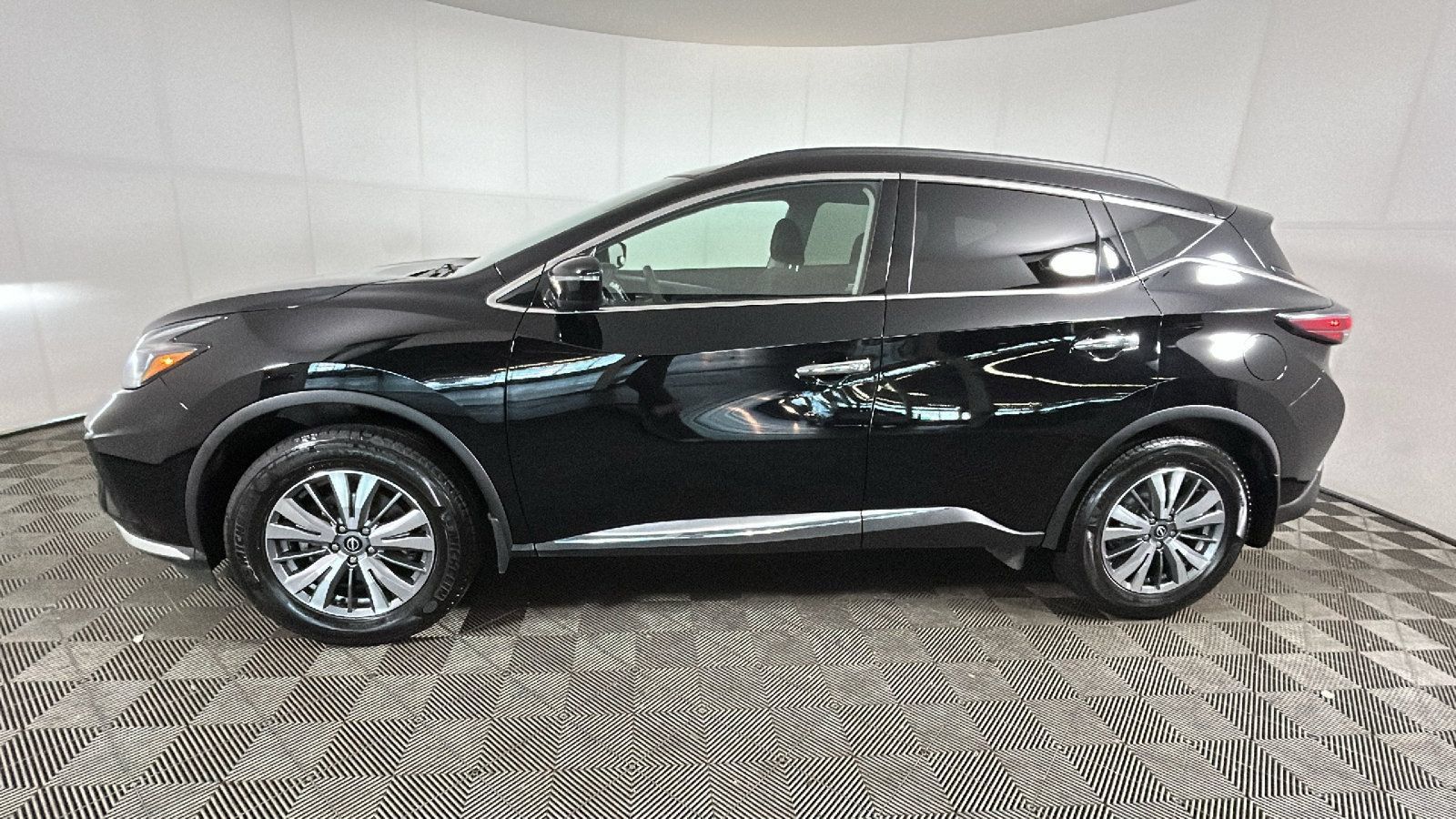 Used 2023 Nissan Murano S AWD/4WD image 6