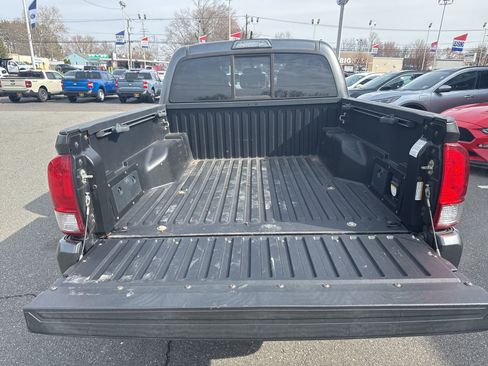 Used 2016 Toyota Tacoma TRD Sport w/ Towing Package image 7