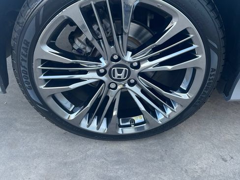 Used 2018 Honda Accord Touring image 24