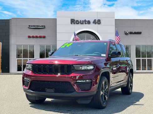 Used 2024 Jeep Grand Cherokee Limited w/ Black Appearance Package AWD/4WD image 2