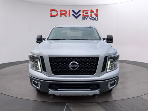 Used 2018 Nissan Titan PRO-4X w/ Pro-4x Convenience Package image 9