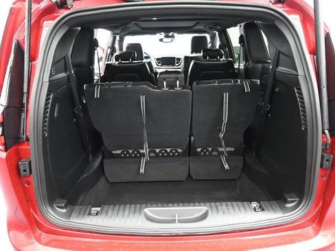 Used 2025 Chrysler Pacifica Limited FWD image 14