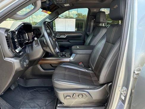 Used 2024 Chevrolet Silverado 2500 High Country w/ High Country Premium Package AWD/4WD image 27