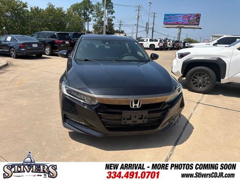 Used 2018 Honda Accord Sport image 3