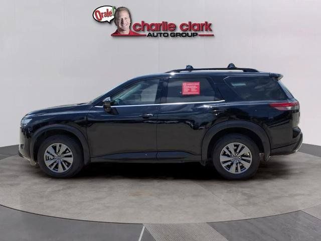 Certified 2024 Nissan Pathfinder SV FWD image 2