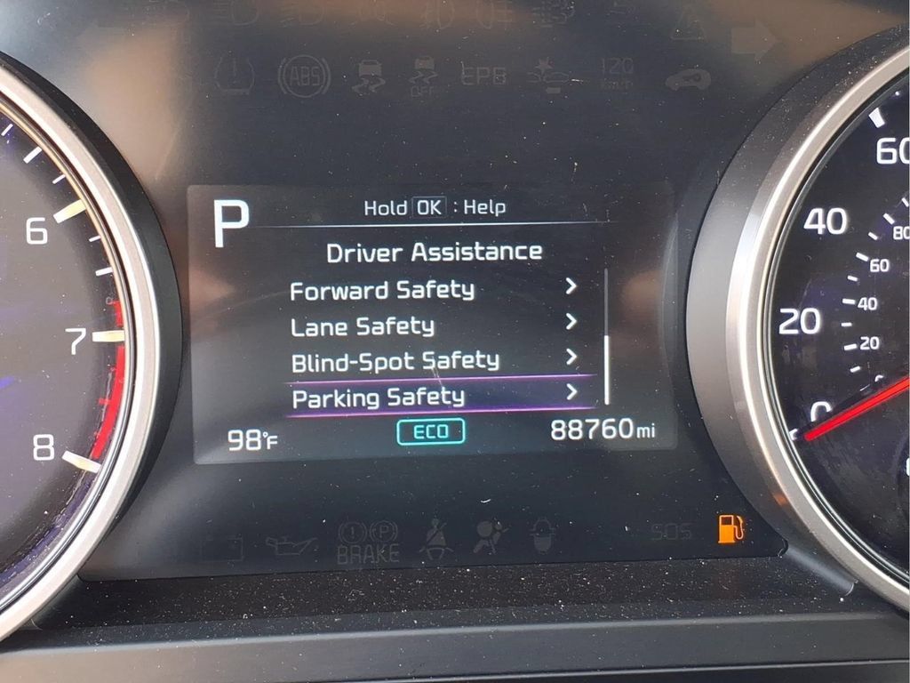 Used 2023 Kia Carnival LX FWD image 12
