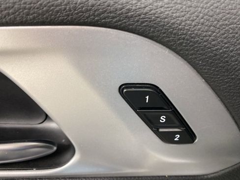 Used 2025 Chrysler Pacifica Limited FWD image 40