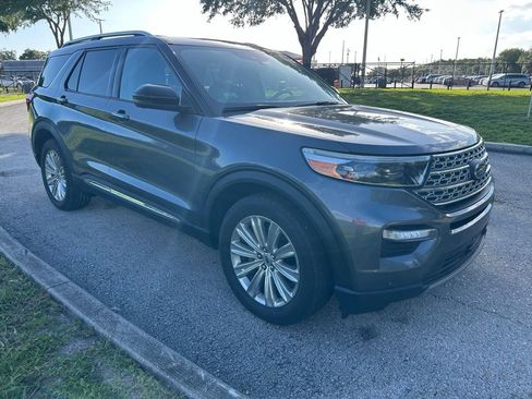 Used 2021 Ford Explorer Limited w/ Equipment Group 301A AWD/4WD image 7