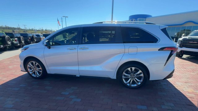 Used 2023 Toyota Sienna Platinum FWD image 8