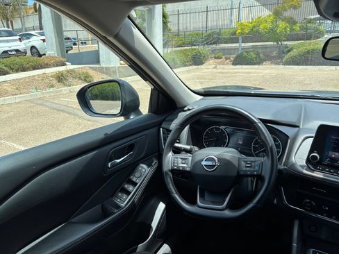 Used 2025 Nissan Rogue SV AWD/4WD image 36