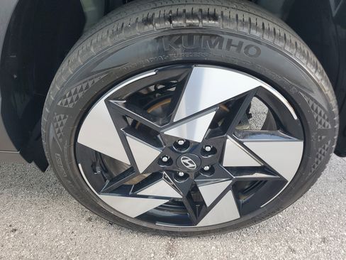 Used 2024 Hyundai Kona Limited image 31