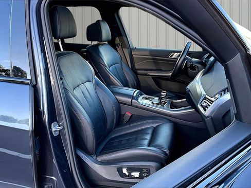 Used 2020 BMW X5 M50i w/ Premium Package image 17