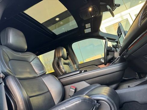 Used 2020 Lincoln Navigator Reserve image 10