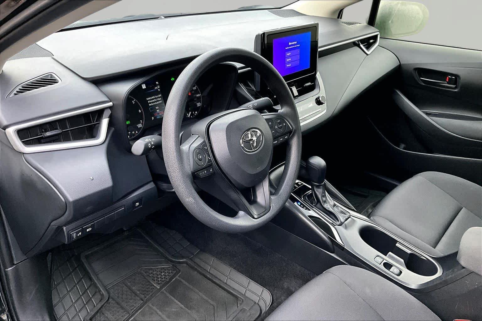 Used 2025 Toyota Corolla LE w/ Convenience Package FWD image 18