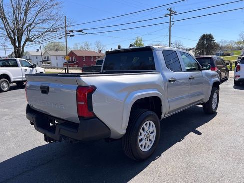 Used 2024 Toyota Tacoma SR image 5