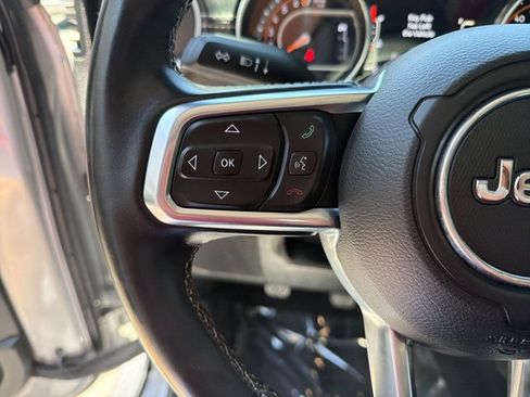 Used 2018 Jeep Wrangler Unlimited Sahara AWD/4WD image 15