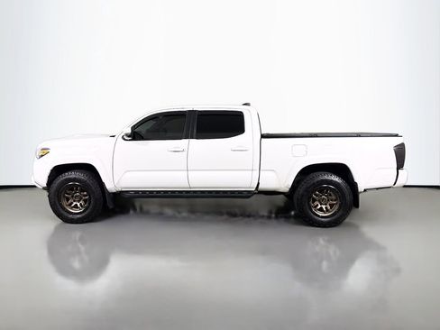 Used 2018 Toyota Tacoma SR5 AWD/4WD image 4