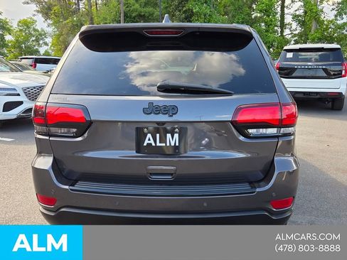 Used 2017 Jeep Grand Cherokee Altitude AWD/4WD image 5