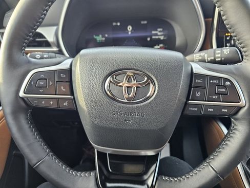 Used 2025 Toyota Highlander Platinum image 20