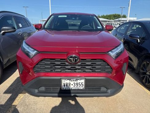 Used 2024 Toyota RAV4 LE FWD image 3