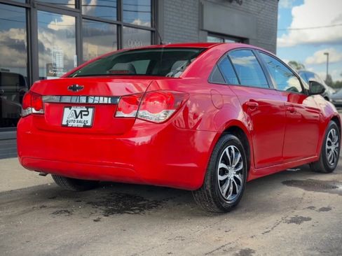 Used 2014 Chevrolet Cruze LS FWD image 2