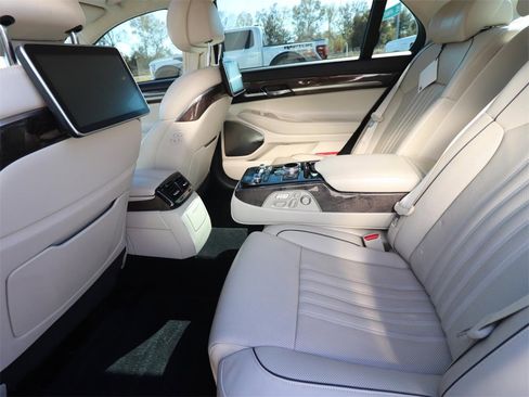 Used 2019 Genesis G90 5.0 Ultimate image 10