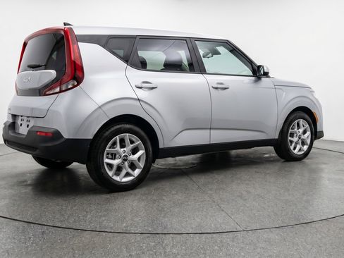 Used 2025 Kia Soul LX w/ LX Technology Package FWD image 9