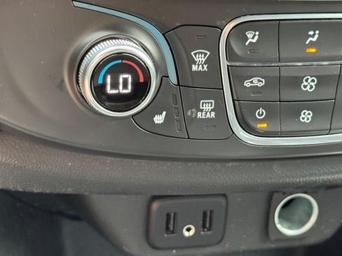 Used 2022 Chevrolet Traverse LT AWD/4WD image 24