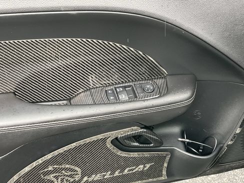 Used 2018 Dodge Challenger SRT Hellcat RWD image 29