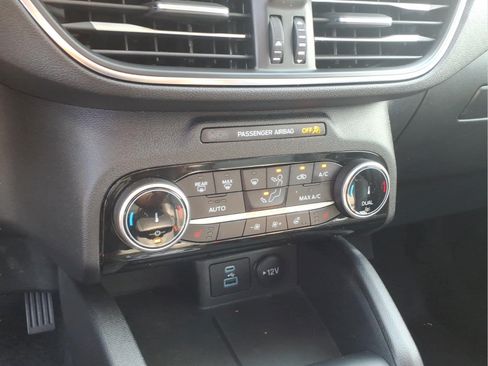Certified 2022 Ford Escape Titanium AWD/4WD image 18