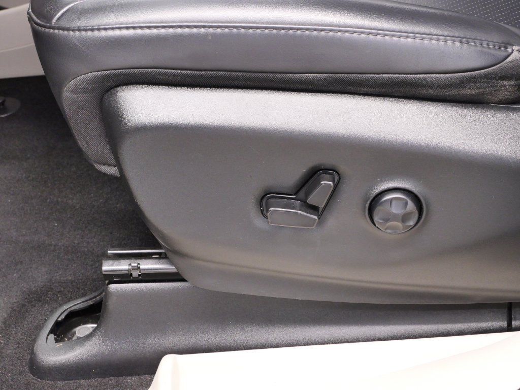 Certified 2023 Chrysler Pacifica Touring-L FWD image 20