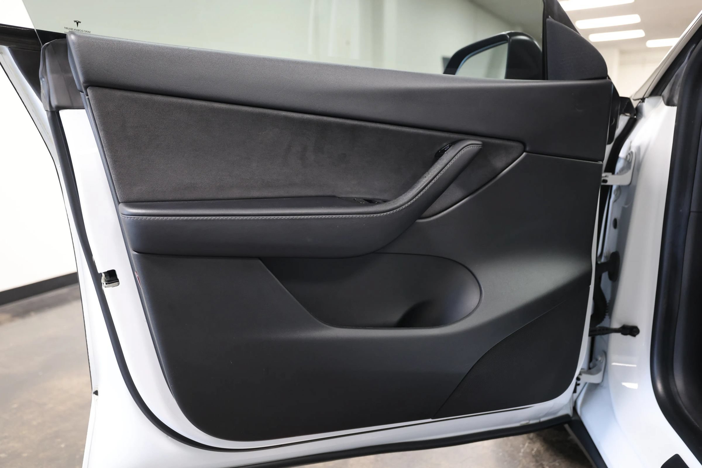 Used 2021 Tesla Model Y Long Range AWD/4WD image 23
