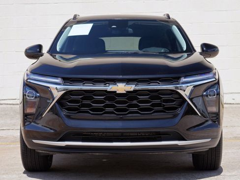Used 2025 Chevrolet Trax LT w/ LT Convenience Package FWD image 6
