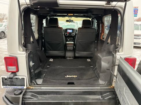 Used 2012 Jeep Wrangler Rubicon w/ PWR Convenience Group image 13