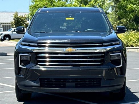 Used 2025 Chevrolet Traverse LT FWD image 7