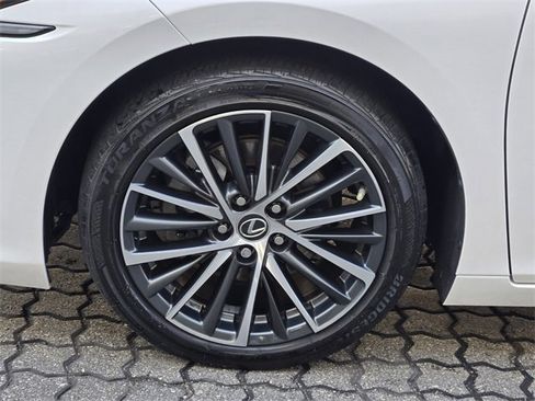 Used 2022 Lexus ES 350 w/ Premium Package image 11