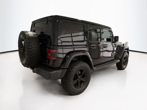 Used 2019 Jeep Wrangler Unlimited Sahara AWD/4WD image 7
