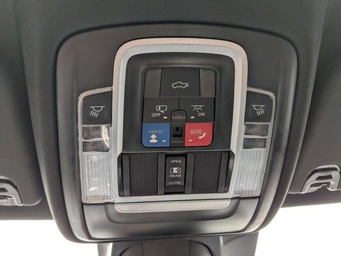 Used 2023 RAM 1500 Laramie AWD/4WD image 30
