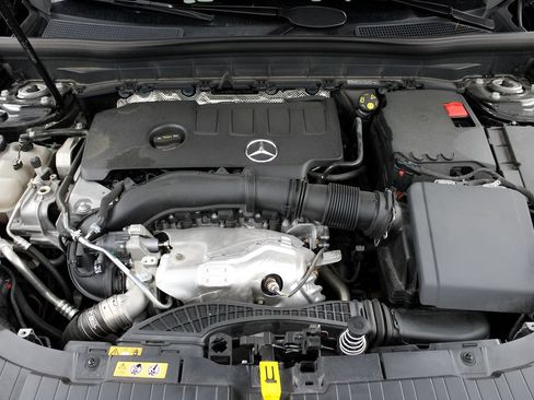 Used 2023 Mercedes-Benz GLB 250 image 11