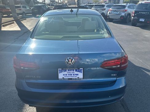 Used 2017 Volkswagen Jetta SE image 11