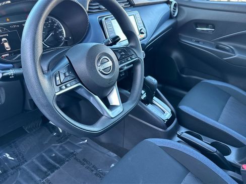 Used 2023 Nissan Versa SV image 4