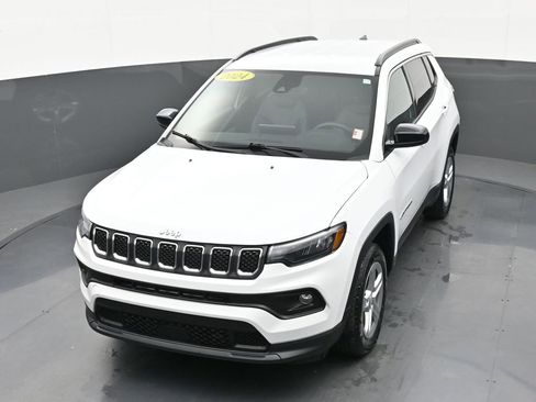 Used 2024 Jeep Compass Latitude image 30