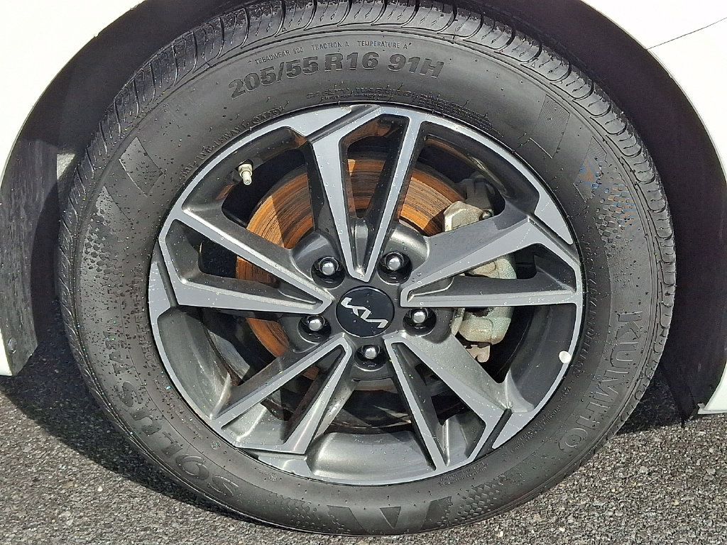 Used 2024 Kia Forte LXS w/ LXS Technology Package FWD image 11