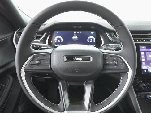 New 2025 Jeep Grand Cherokee L Altitude image 14