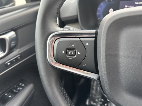 Certified 2025 Volvo XC40 B5 Core image 26