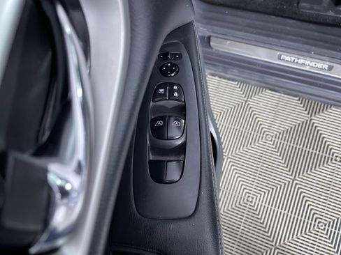 Used 2013 Nissan Pathfinder Platinum w/ Platinum Premium Pkg image 13