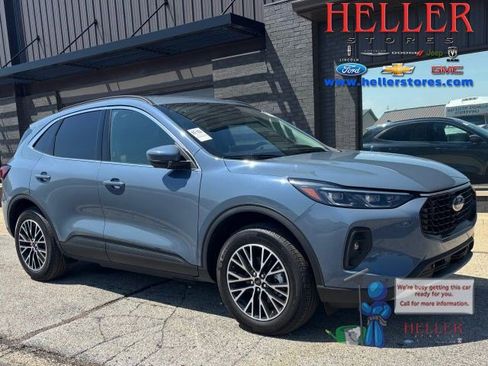 Used 2025 Ford Escape SE w/ PHEV Premium Package FWD image 1