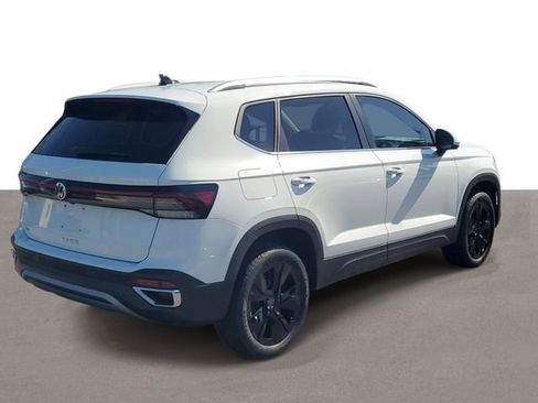 New 2026 Volkswagen Taos SE FWD image 4